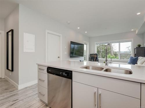 301-280 Island Hwy, View Royal, BC - Indoor Photo Showing Kitchen With Double Sink