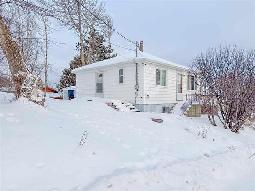 1326 River Drive, Kenora, ON - Outdoor