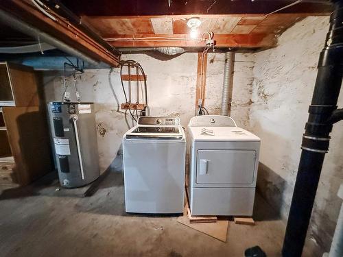 1326 River Drive, Kenora, ON - Indoor Photo Showing Laundry Room