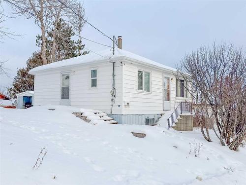 1326 River Drive, Kenora, ON - Outdoor