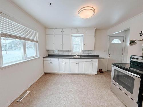 1326 River Drive, Kenora, ON - Indoor Photo Showing Kitchen