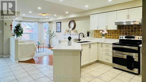 180 Trail Ridge Lane, Markham, ON - Indoor Photo Showing Kitchen With Double Sink With Upgraded Kitchen