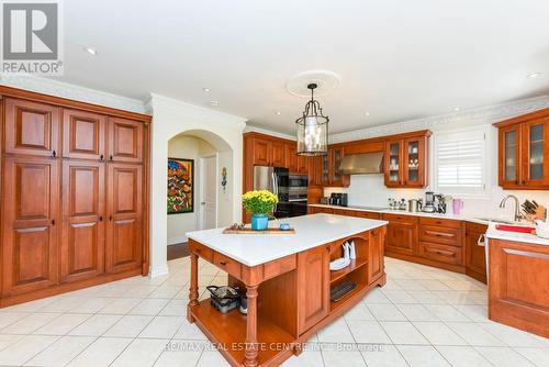 819 Canyon Street, Mississauga, ON - Indoor Photo Showing Kitchen