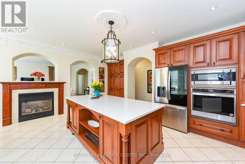 819 Canyon Street, Mississauga, ON - Indoor Photo Showing Kitchen With Fireplace