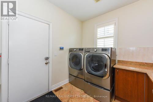 819 Canyon Street, Mississauga, ON - Indoor Photo Showing Laundry Room