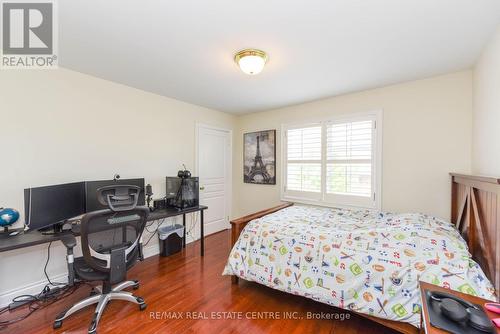 819 Canyon Street, Mississauga, ON - Indoor Photo Showing Bedroom