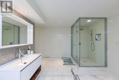 819 Canyon Street, Mississauga, ON - Indoor Photo Showing Bathroom