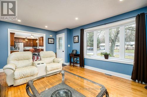 61 Edgewood Drive, Greater Napanee, ON - Indoor Photo Showing Living Room