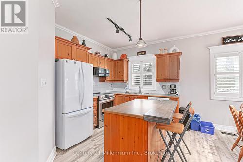 120 - 184 Snowbridge Way, Blue Mountains (Blue Mountain Resort Area), ON - Indoor Photo Showing Kitchen With Double Sink