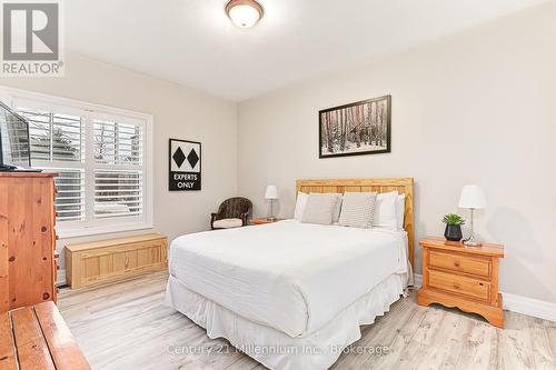 120 - 184 Snowbridge Way, Blue Mountains (Blue Mountain Resort Area), ON - Indoor Photo Showing Bedroom