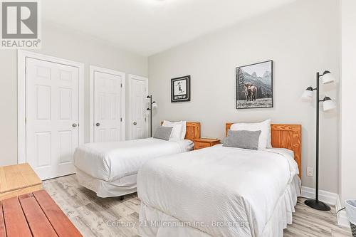 120 - 184 Snowbridge Way, Blue Mountains (Blue Mountain Resort Area), ON - Indoor Photo Showing Bedroom