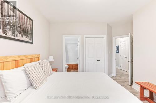 120 - 184 Snowbridge Way, Blue Mountains (Blue Mountain Resort Area), ON - Indoor Photo Showing Bedroom