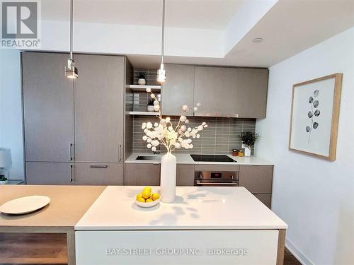 100 Harbour Street, Toronto, ON - Indoor Photo Showing Kitchen