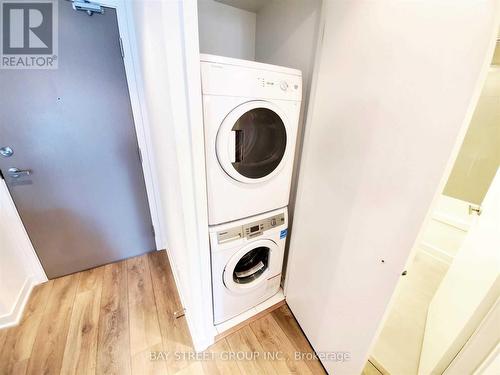 100 Harbour Street, Toronto, ON - Indoor Photo Showing Laundry Room