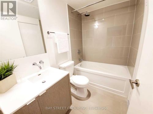 100 Harbour Street, Toronto, ON - Indoor Photo Showing Bathroom