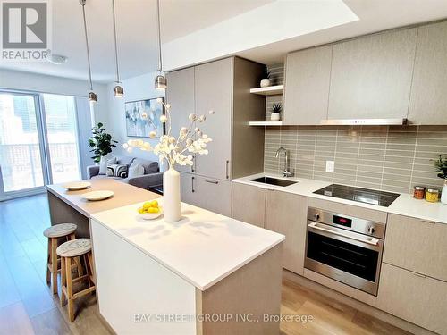 100 Harbour Street, Toronto, ON - Indoor Photo Showing Kitchen With Upgraded Kitchen