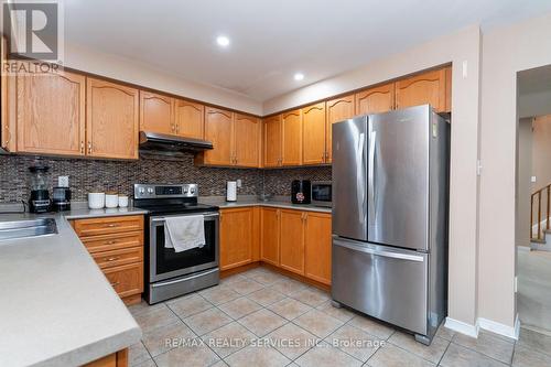 25 Ferncroft Place, Brampton, ON - Indoor Photo Showing Kitchen