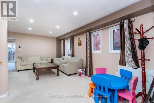 25 Ferncroft Place, Brampton, ON - Indoor