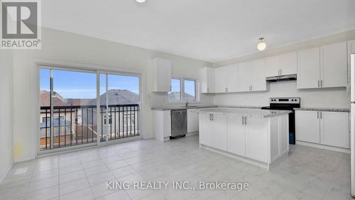 1691 Corsal Court, Innisfil, ON - Indoor Photo Showing Kitchen