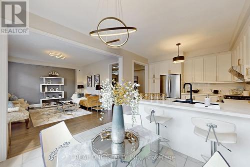 125 Joseph Hartman Crescent, Aurora, ON - Indoor Photo Showing Kitchen