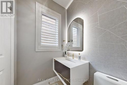 125 Joseph Hartman Crescent, Aurora, ON - Indoor Photo Showing Bathroom