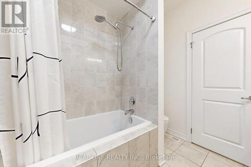 125 Joseph Hartman Crescent, Aurora, ON - Indoor Photo Showing Bathroom