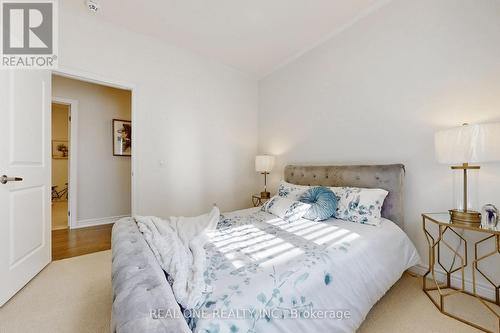 125 Joseph Hartman Crescent, Aurora, ON - Indoor Photo Showing Bedroom