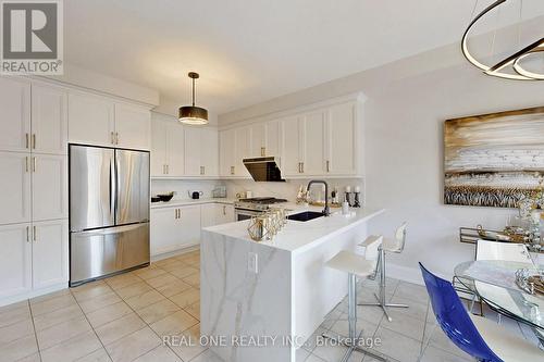 125 Joseph Hartman Crescent, Aurora, ON - Indoor Photo Showing Kitchen