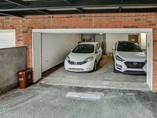 Garage - 6-1525 Rue St-Jacques, Montréal (Ville-Marie), QC - Indoor Photo Showing Garage