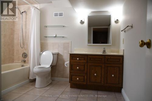 426 Brookside Drive, Oakville, ON - Indoor Photo Showing Bathroom