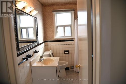 426 Brookside Drive, Oakville, ON - Indoor Photo Showing Bathroom