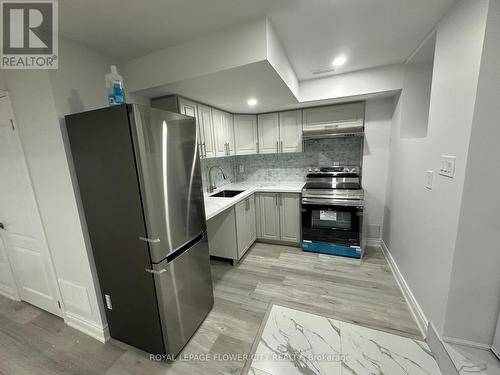 26 Hellyer Avenue, Brampton, ON - Indoor Photo Showing Kitchen