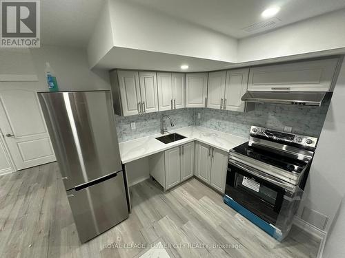 26 Hellyer Avenue, Brampton, ON - Indoor Photo Showing Kitchen With Upgraded Kitchen