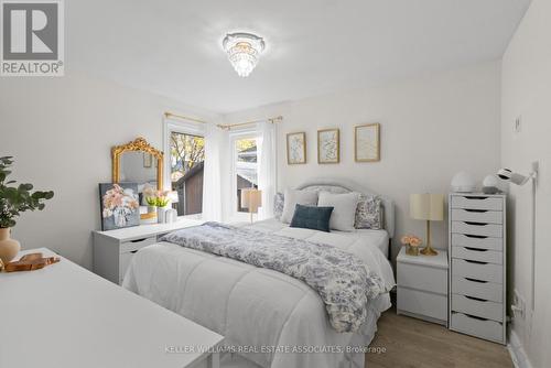 404 Tragina Avenue N, Hamilton, ON - Indoor Photo Showing Bedroom