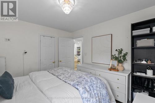 404 Tragina Avenue N, Hamilton, ON - Indoor Photo Showing Bedroom