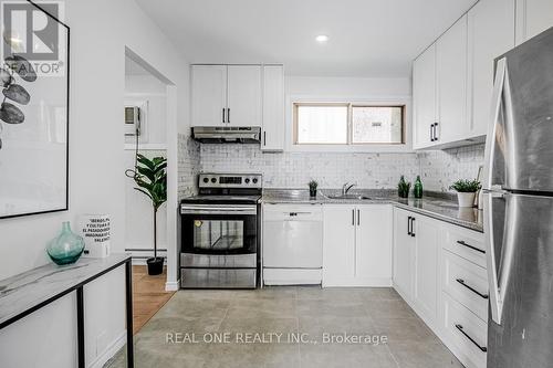 2 Highview Trail, Brampton, ON - Indoor Photo Showing Kitchen With Upgraded Kitchen