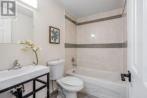 2 Highview Trail, Brampton, ON - Indoor Photo Showing Bathroom