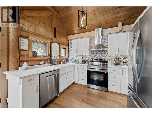 8585 Westsyde Road, Kamloops, BC - Indoor Photo Showing Kitchen With Upgraded Kitchen