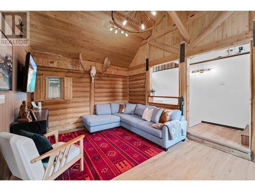 8585 Westsyde Road, Kamloops, BC - Indoor Photo Showing Living Room