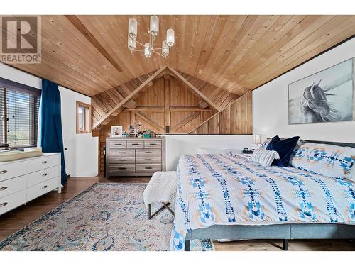 8585 Westsyde Road, Kamloops, BC - Indoor Photo Showing Bedroom