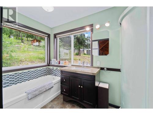 8585 Westsyde Road, Kamloops, BC - Indoor Photo Showing Bathroom