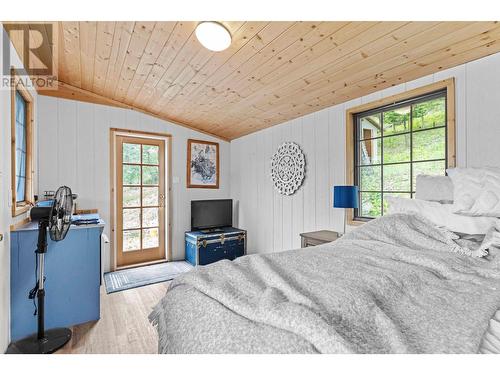 8585 Westsyde Road, Kamloops, BC - Indoor Photo Showing Bedroom