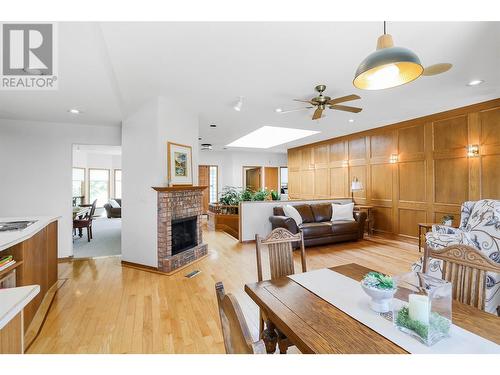 546 Vintage Terrace Road, Kelowna, BC - Indoor Photo Showing Living Room With Fireplace