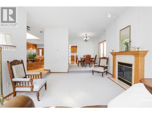 546 Vintage Terrace Road, Kelowna, BC - Indoor Photo Showing Living Room With Fireplace