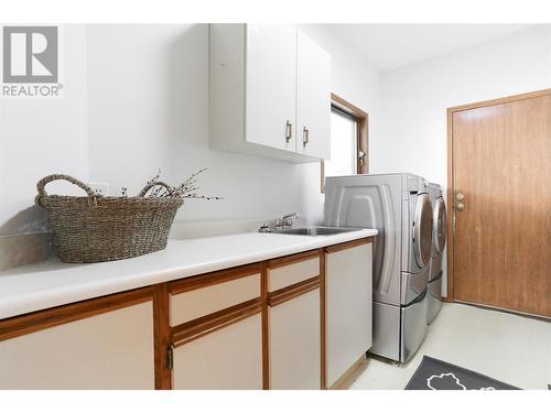 546 Vintage Terrace Road, Kelowna, BC - Indoor Photo Showing Laundry Room