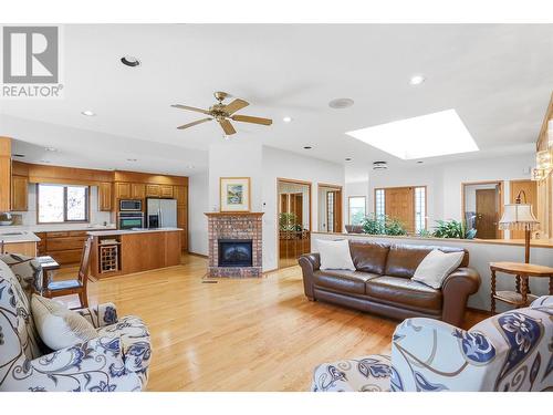 546 Vintage Terrace Road, Kelowna, BC - Indoor Photo Showing Living Room With Fireplace