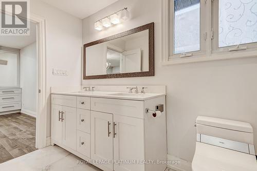 4226 Treetop Crescent, Mississauga, ON - Indoor Photo Showing Bathroom