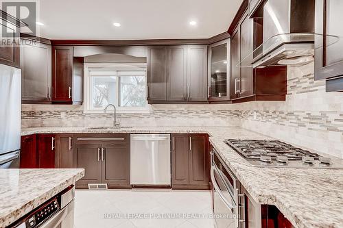 4226 Treetop Crescent, Mississauga, ON - Indoor Photo Showing Kitchen With Upgraded Kitchen