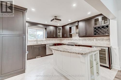 4226 Treetop Crescent, Mississauga, ON - Indoor Photo Showing Kitchen