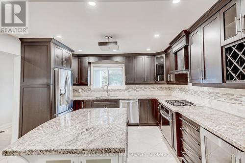 4226 Treetop Crescent, Mississauga, ON - Indoor Photo Showing Kitchen With Double Sink With Upgraded Kitchen